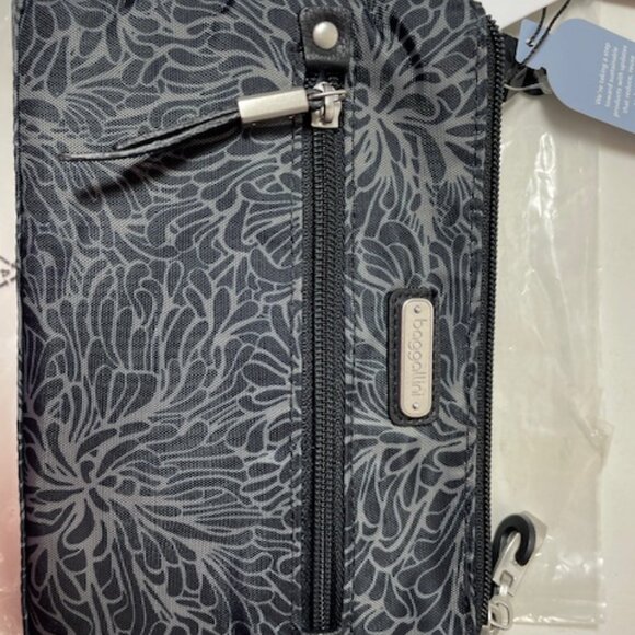 Baggallini Women's Subway Small Crossbody Bag w RFID - Picture 4 of 10